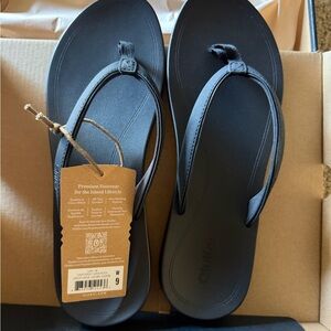 OluKai Women's Elegant Black Sandals
